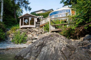 Maison Tofino - Oceanfront Home Steps to Downtown